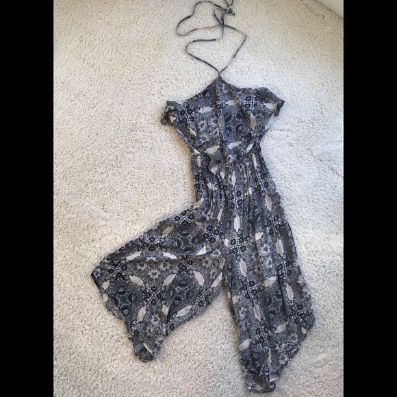 Halter Neck Culotte Jumpsuit by Mimi Chica - Picture 4 of 7